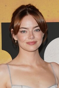 emma-stone-bugonia-premiere-in-new-york-city-055.jpg