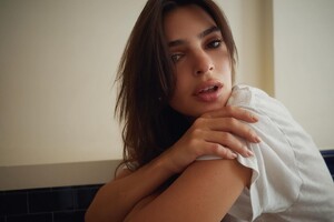 emrata_1761321262_3750557046090393020_1999824.jpg