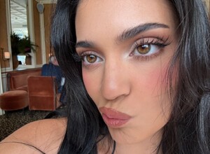 kyliejenner_1759585602_12281817.jpg