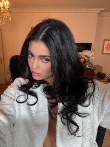 kyliejenner_1759761990_3737476920389747397_12281817.jpg