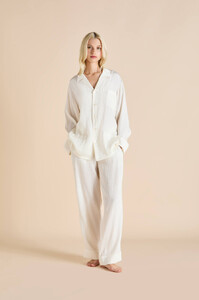 olivia-von-halle-yves-tabitha-white-crinkled-silk-satin-long-pyjama-set-SS25009-1_c14c9ab9-5010-4301-8382-cdaac4a3f313.jpg