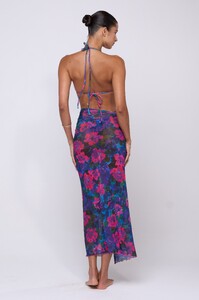 perfect-scarf-top-and-sarong-in-lanai-980380.jpg