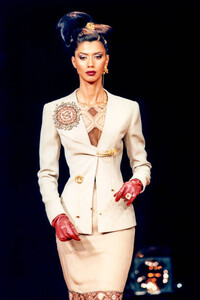 perineHemant HC Spring 1985 (1).jpg