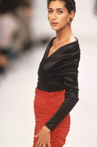zel-AngeloTarlazzi  RTW Fall Winter 1989-1990  (1).jpg