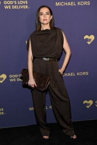 zoey-deutch-in-chic-brown-look-at-golden-heart-awards-2025-9.jpg