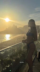 [2025.10.27] sofiaresing_3752687857891881519.jpg