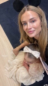 [2025.10.31] katelove_3755745231141786480.jpg