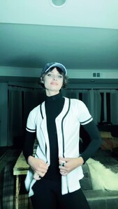 [2025.10.31] taylor_hill_DQgASzDsPV.jpg