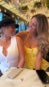 [2025.11.01] lindsaydemyan_3756617307154911492.jpg