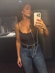 [2025.11.02] minkakelly_573451281_18541311772005427_8739611534893686596_n.jpg