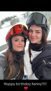 [2025.11.03] nina_3757759862634606144.jpg