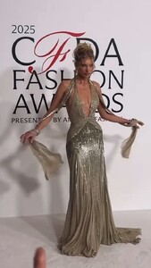 [2025.11.03] thecelebrityglamspot_DQnWPVwEXl4.jpg