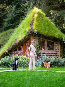 [2025.11.04] saraunderwood_572155645_18537563536051657_111823775192123572_n.jpg