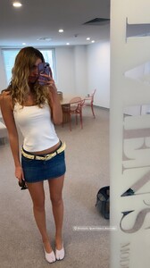 [2025.11.06] lindsaydemyan_3760281603911368756.jpg