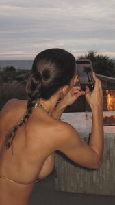 [2025.11.06] rachelc00k_3759977451406614461.jpg