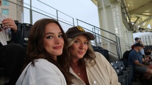 [2025.11.09] jamieduff-reneewolterss_3761926155948433212.jpg