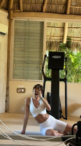 [2025.11.10] carmellarose_3762967261926804808.jpg