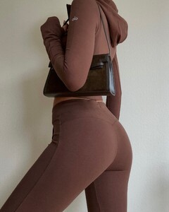 [2025.11.12] carmellarose_581491832_18547424266035727_7380662759259401516_n.jpg