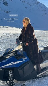 [2025.11.12] ellaayalon_3764144941372257629.jpg