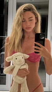 [2025.11.14] ellaayalon_3766331964866651100.jpg