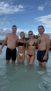 [2025.11.14] shaunasexton__3765891900361400768.jpg