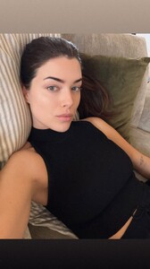 [2025.11.17] heylaurensummer_3768137823879835406.jpg