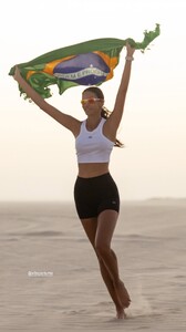 [2025.11.18] sofiaresing_3769004645403446640.jpg