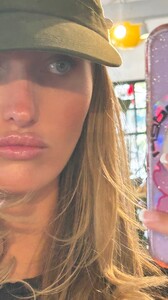 [2025.11.19] lindsaydemyan_3769797462392477550.jpg