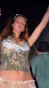 [2025.11.19] rachelc00k_DRPfdPaiOog.jpg