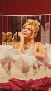 [2025.11.19] victoriajustice_DRQVINqEn8b.jpg