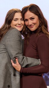 [2025.11.20] thedrewbarrymoreshow_DRQGP9rkQTR.jpg