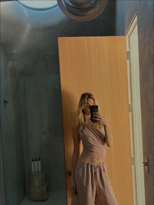 [2025.11.22] elizabethcturner_584767685_18540860527052750_6506890552827427705_n.jpg