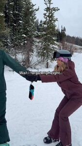 [2025.11.26] loganrae_hill_DRiHvPtCWgZ.jpg