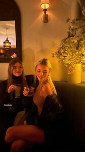 [2025.11.28] livvydunne_3776261556926254098.jpg