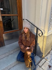 [2025.11.30] corneliazeile_589098641_18495918532073382_443233684503783697_n.jpg