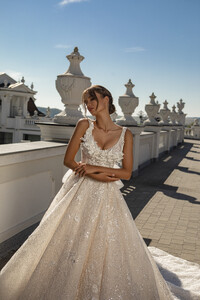 6615dc5e9053222136b0c3fd_LEONA 2.jpg