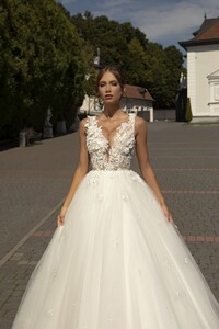 6615e3059700dd4d7856c34e_MAURA 2.jpg