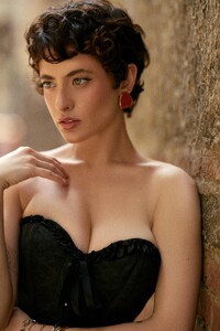 69038b38b56bca74545d1014_Annina_1025_Miahmanagement (8).jpeg