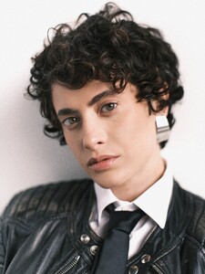 691df91123a2e055551449f8_Annina_GVanacore_Miahmanagement (1).jpeg