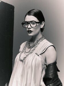 691df94a37e38c2da49a9f1c_Annina_GVanacore_Miahmanagement (8).jpeg