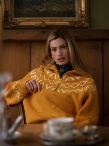 737edf04afa17f6e69d3e18686cdd7cd5e0a1860_VAR03009_SIGRID_FAIRISLE_HALF_ZIP_KNIT_ALPINE_GOLD_HERO.jpg