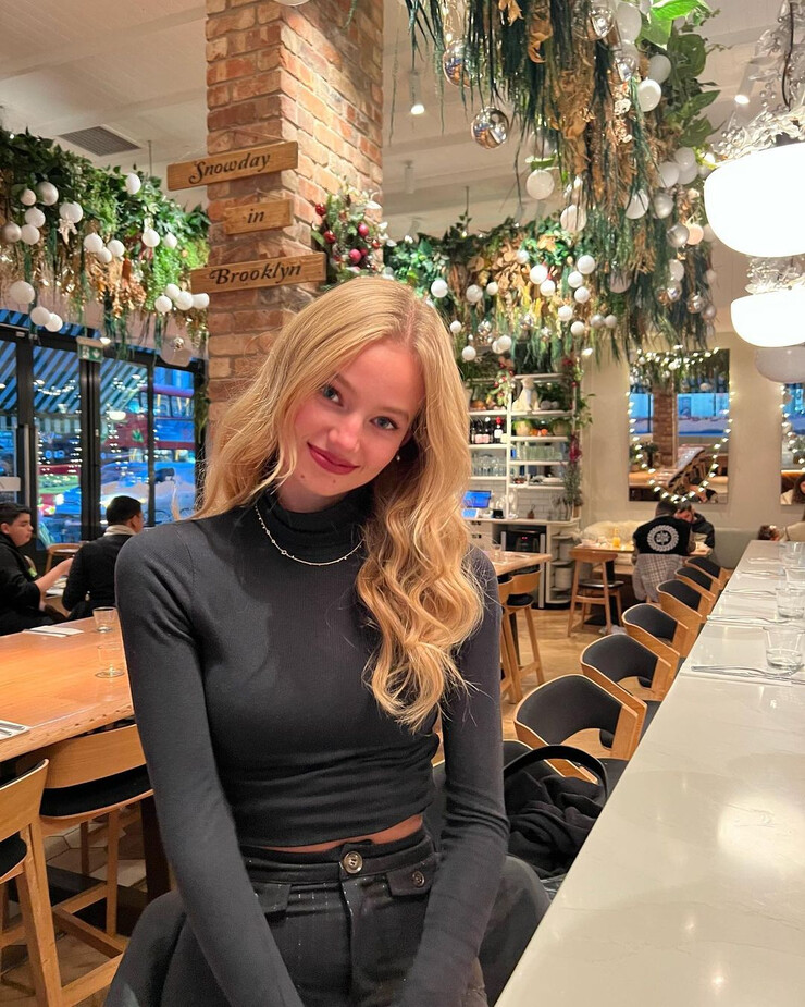 740full-chimene-delrock (15).jpg