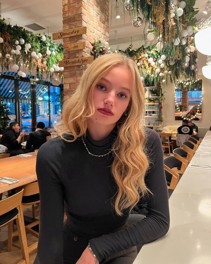 740full-chimene-delrock (16).jpg