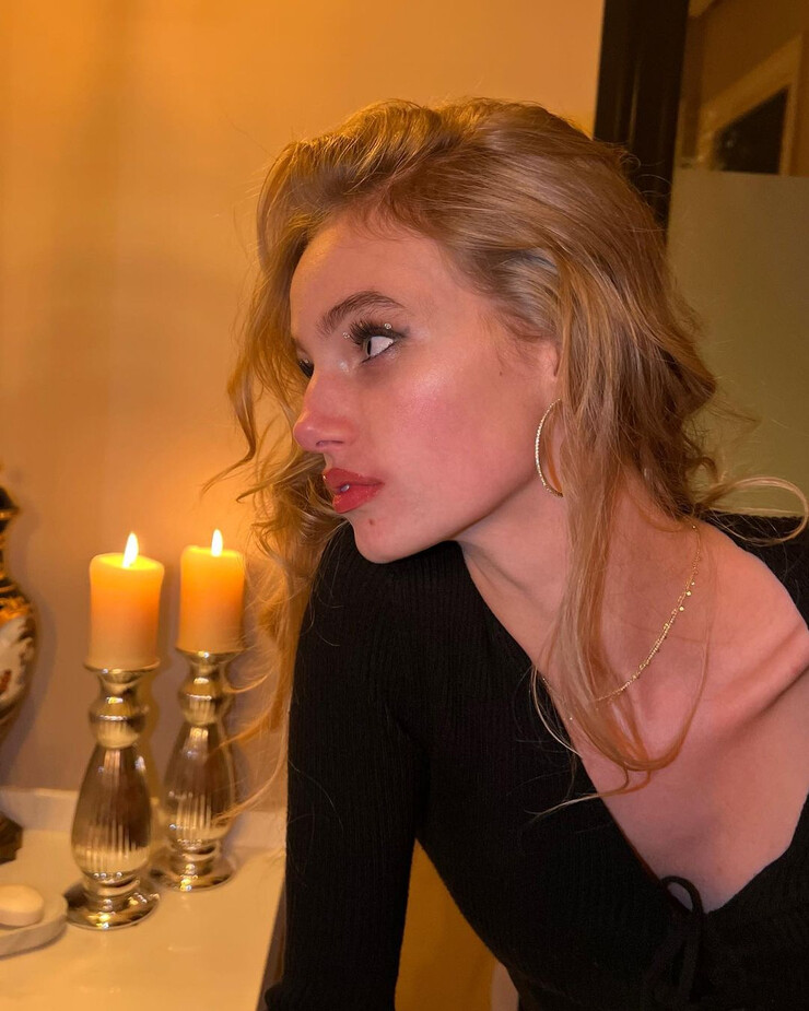 740full-chimene-delrock (6).jpg