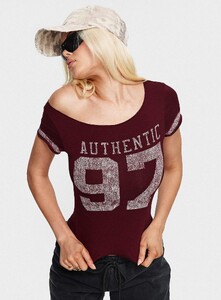 AylaF - PrPolly - 97 Authentic Off Shoulder Graphic Top Maroon-8 - 0-Model-Ayla-Us2.jpg