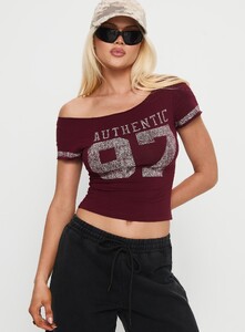 AylaF - PrPolly - 97 Authentic Off Shoulder Graphic Top Maroon-8 - 1-Model-Ayla-Us2.jpg