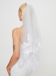 AylaF - PrPolly - Deadly-Veil-White_02.jpg