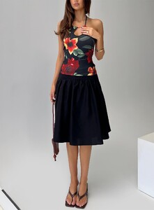 BHamilton - PrPolly - Inside Jokes Tops Floral Multi-8 - 7-Model-Brittany-Us4.jpg