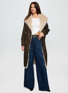 BHamilton - PrPolly - Kairos Shearling Detail Coat Brown-6 - 1-Model-Brittany-Us4.jpg