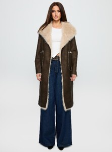 BHamilton - PrPolly - Kairos Shearling Detail Coat Brown-6 - 6-Model-Brittany-Us4.jpg